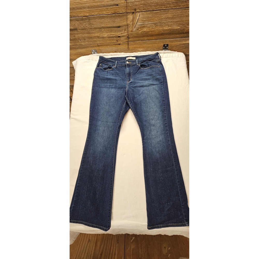*See Measurements*Signature by Levi Strauss Women Mid-Rise Bootcut Jeans